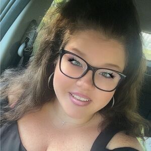 Meet your Posher, Holly